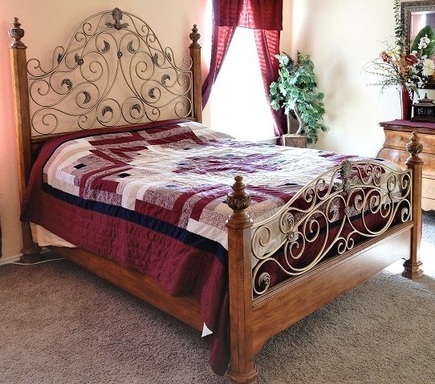 Queen Brass and wood bedrame and head board.jpg